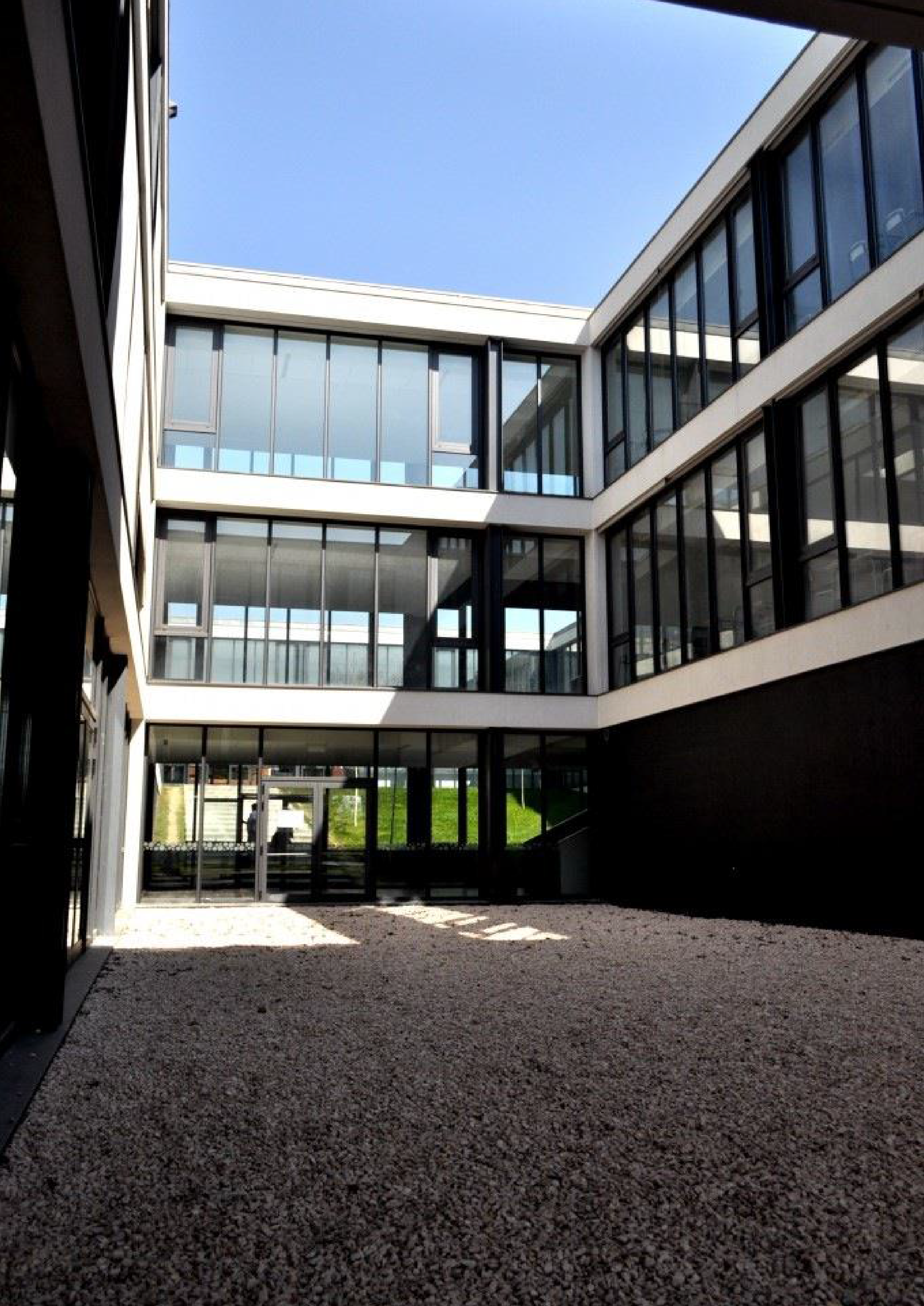 K12 educational building renovation and institutional design project in Portugal by Arch Telmo Castro with the collaboration of Luis Portas